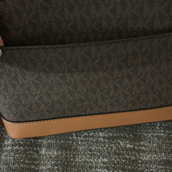 Michael Kors Crossbody Brown - Picture 4 of 7